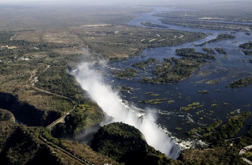 Victoria Falls (Zambia, Zimbabwe)